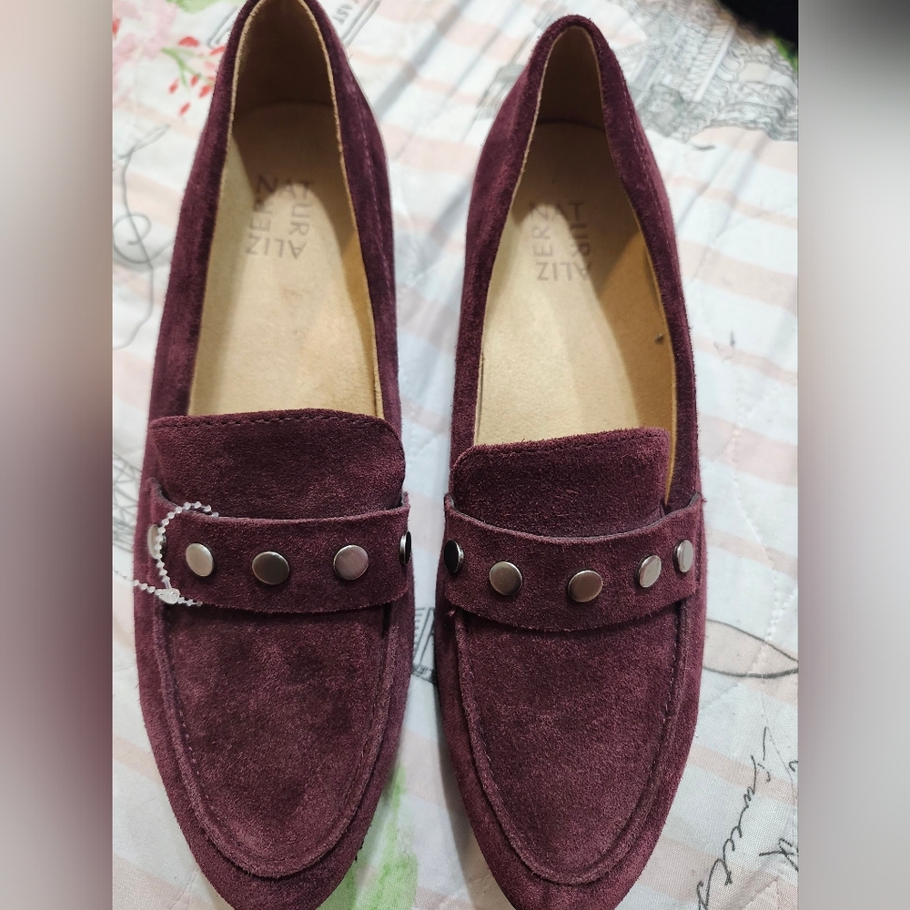 Naturalizer Size 10M Loafers.
